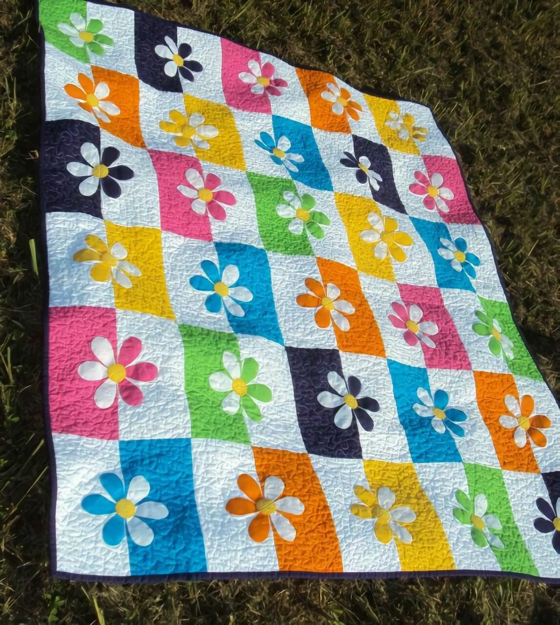Customized Flower Quilt Bedding Set for Personalized Home Decor