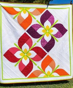 Customized Flower Quilt Bedding Set for Wedding and Anniversary Gifts
