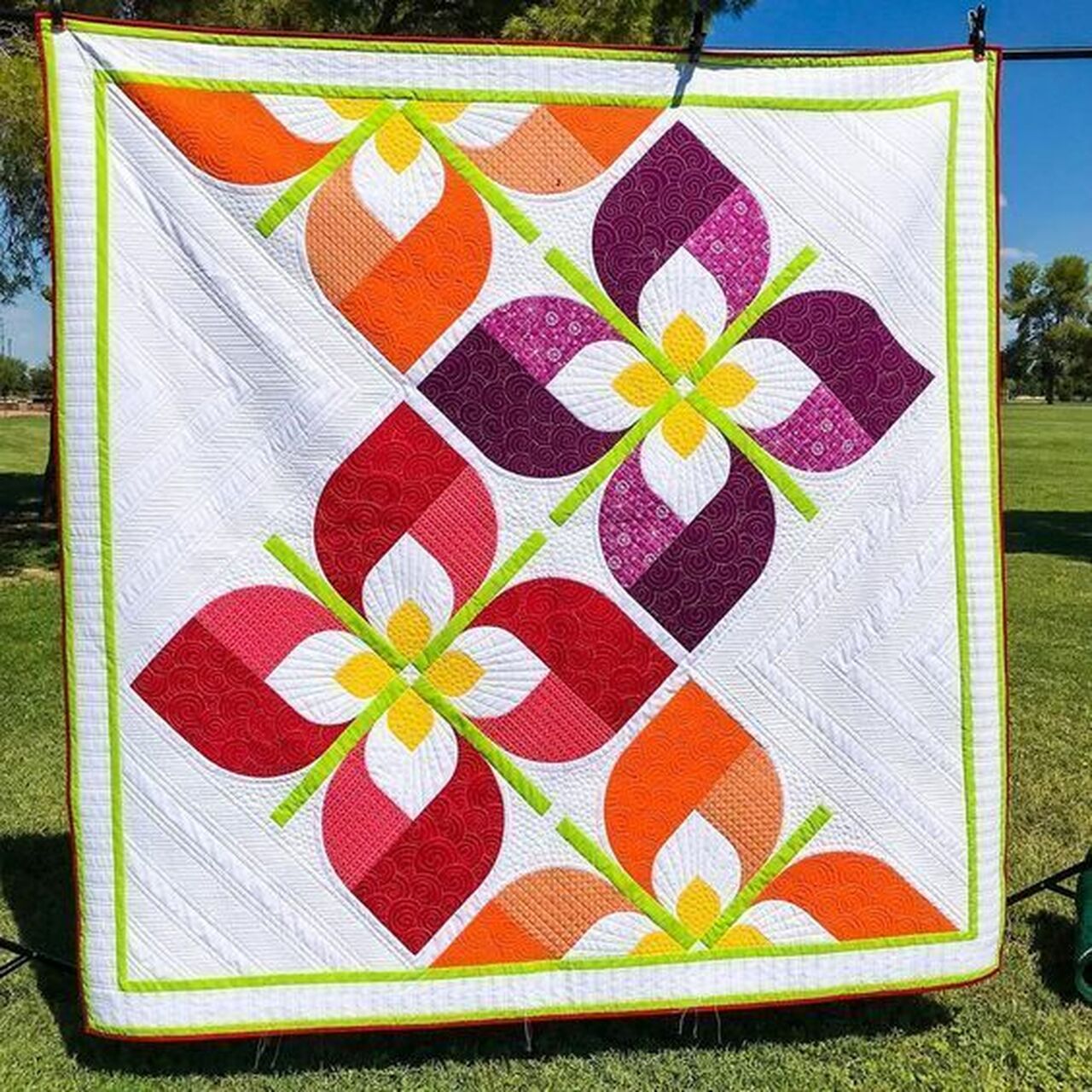 Customized Flower Quilt Bedding Set for Wedding and Anniversary Gifts