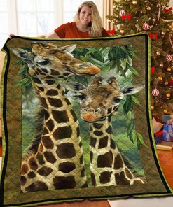 Customized Giraffe Quilt Bedding Set for Home Decoration and Picnic, Unique Gift for Family