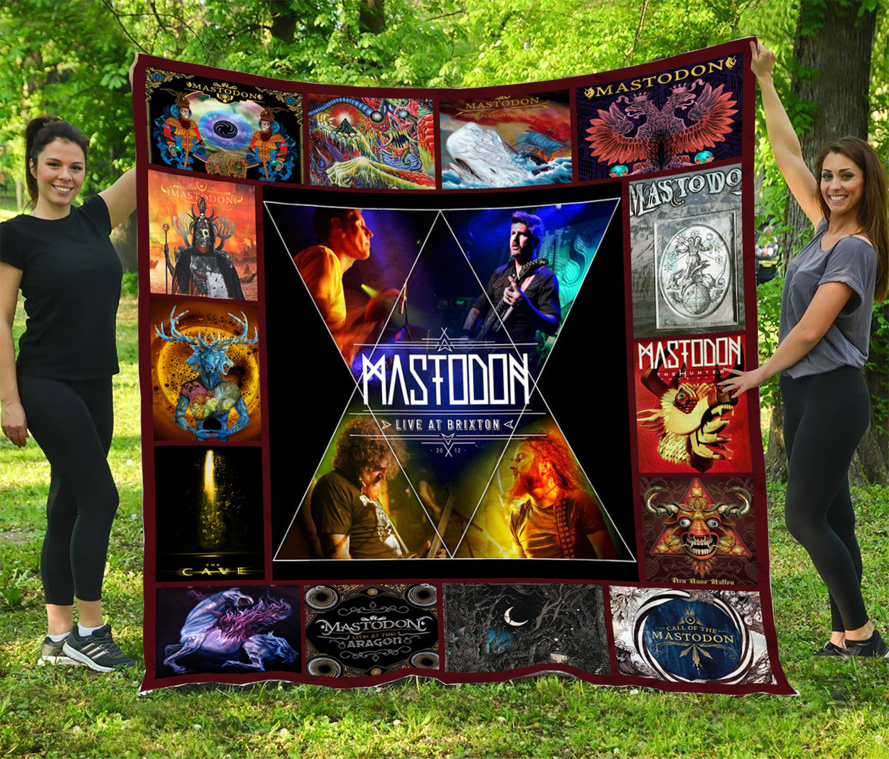 Customized Mastodon Band Quilt Bedding Set for Bedroom Decor and Family Gifts