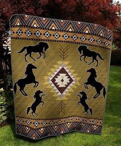 Experience Serenity with Horse Worship Quilt Bedding Set Blanket, Great for Bedroom Decoration and Family Gifts