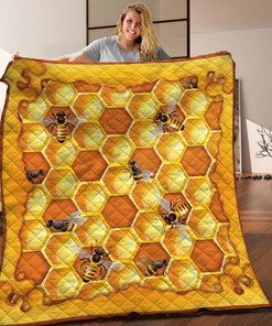 Personalized Bee Quilt Bedding Set for Cozy and Personalized Bedroom Decor