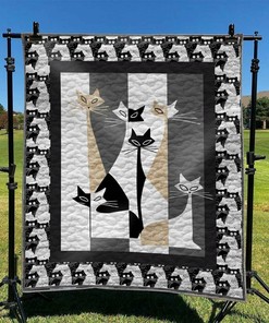 Personalized Cat Quilted Bedding Set for Cozy and Stylish Bedroom Decor