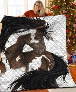 Personalized Horse Quilt Bedding Set for a Unique Bedroom Decor and Special Family Gifts