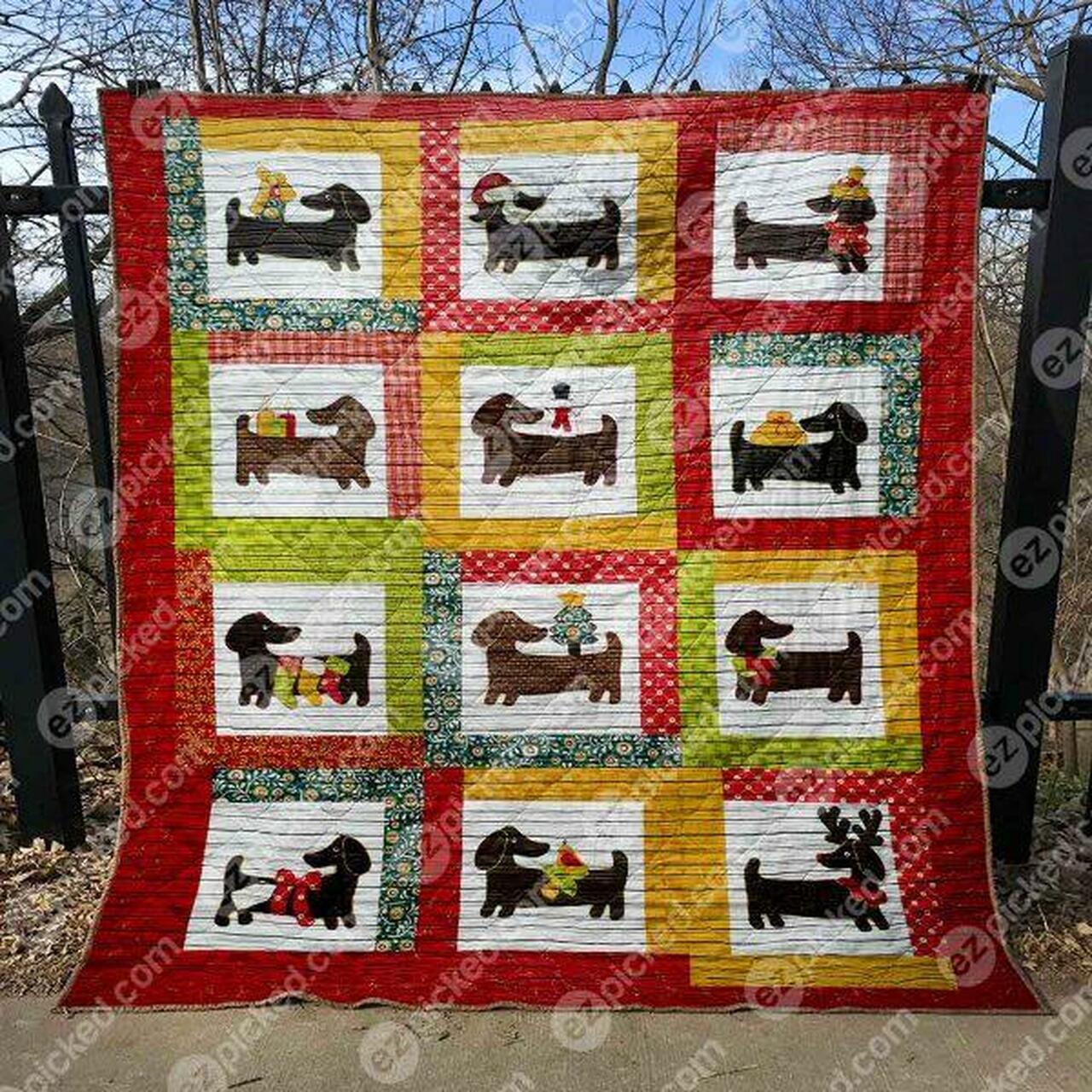 Personalized Merry Doxie Quilt Bedding Set Blanket for Home Decor and Picnics, Great Gifts for Family