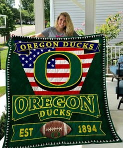Personalized Ncaa Oregon Ducks Quilt Bedding Set for Home Decoration and Gifts for Family