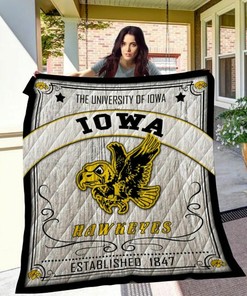 Quilt Bedding Set Blanket Featuring Iowa Hawkeyes, Great for Home Decoration and Family Gifts