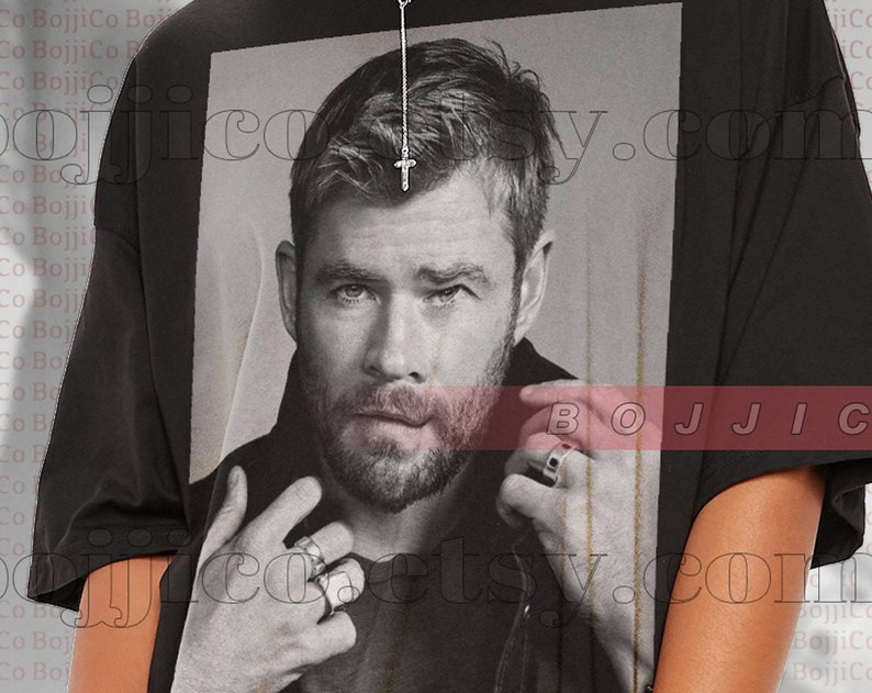 Chris Hemsworth Vintage Shirt, Photo Chris Hemsworth Fan Tee, Chris Hemsworth Gift For Fan - Image 2