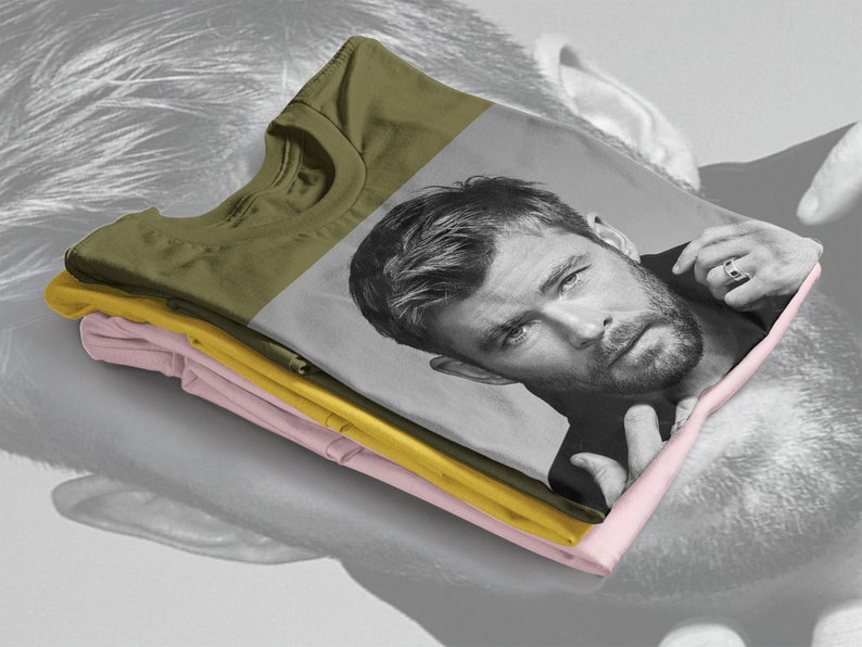 Chris Hemsworth Vintage Shirt, Photo Chris Hemsworth Fan Tee, Chris Hemsworth Gift For Fan - Image 4
