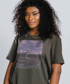 Love & Betrayal Red Queen Unisex Tee - Bookish Shirt with Deep Meaning, Perfect Gift for Fans of Victoria Aveyard