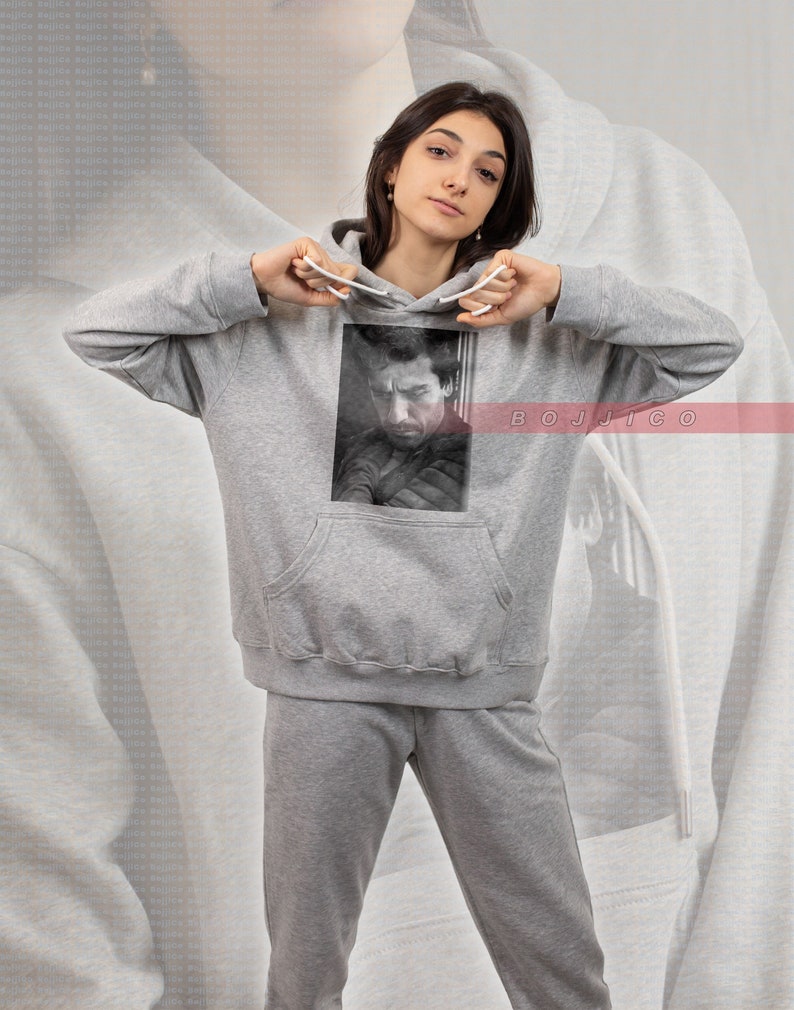 Retro Oscar Isaac Sweatshirt featuring Hernández Estrada photo - Image 4