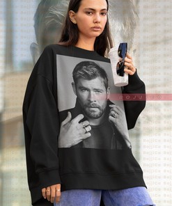 Snug Chris Hemsworth Sweater - Classic Gift for Fans
