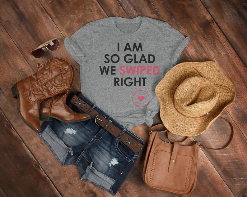 Swipe Right Valentine's Day Love Shirt, Couple Tees for Fans - Image 4