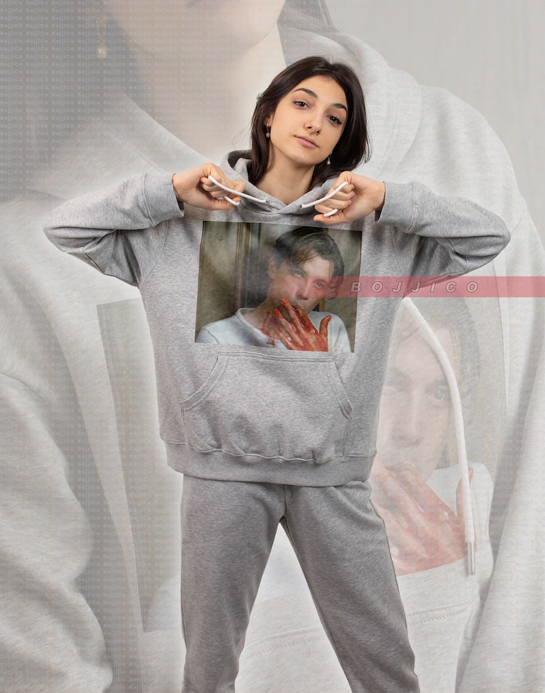 Vintage Billy Loomis Scream Horror Sweatshirt - Scary Movie Homage Fan Sweater for Sidney & Stu Matcher Fans - Image 4
