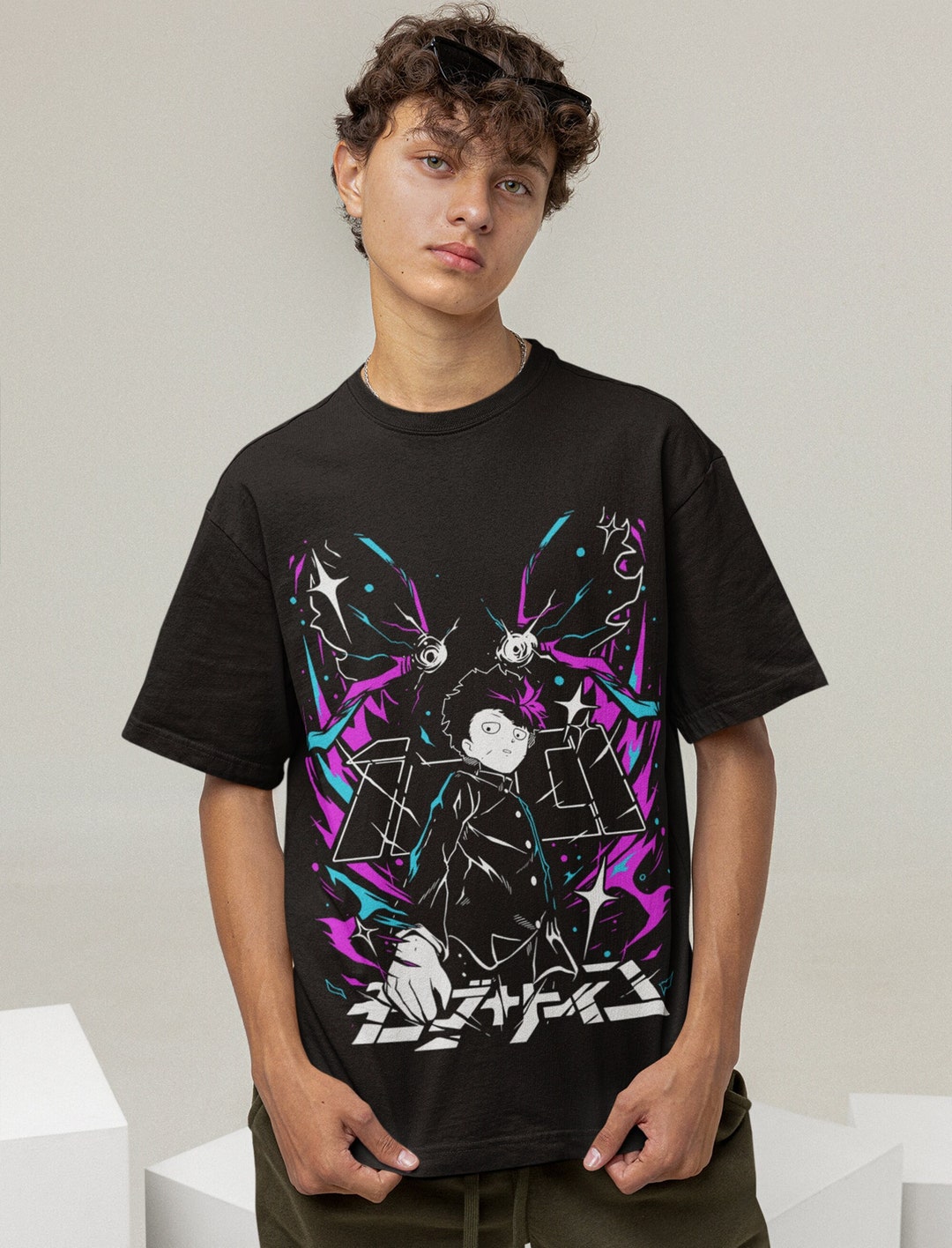 Anime Lover Graphic Tee: Unisex Shirt for Manga Fans with Otaku Ropa - Fan Gift