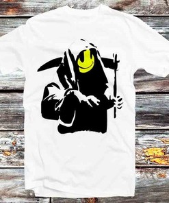 Banksy Happy Smiling Grim Reaper T-Shirt - Retro Art Enthusiasts Tee: Gifts For Fans Included