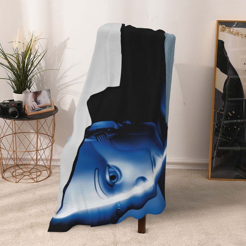 Bicentennial Man Quilt Blanket: Personalized Gift for Living Room and Bedroom Decor - Image 4
