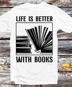 Book Lover's Vintage T-Shirt - Retro Style Tee for Book Lovers and Anime Fans