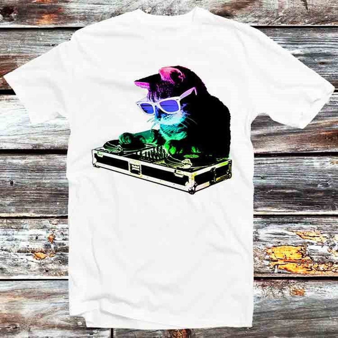 DJ Kitty Kitten House Cat Rainbow T-Shirt - Vintage Retro Cool Gift for Cat Lovers