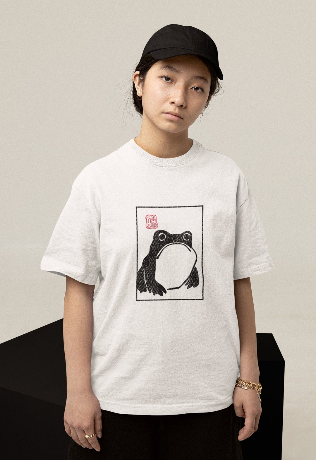 Gift for Anime Lovers - Cute Anime Crewneck Sweatshirt - Oversize Vintage Manga Toad Hoodie - Kawaii Unisex Shirt
