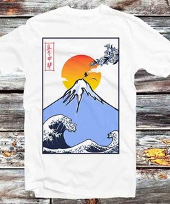 Great Wave Off Kanagawa Fuji Mountain T-Shirt - Retro Style Tee for Fans of Nature and Anime