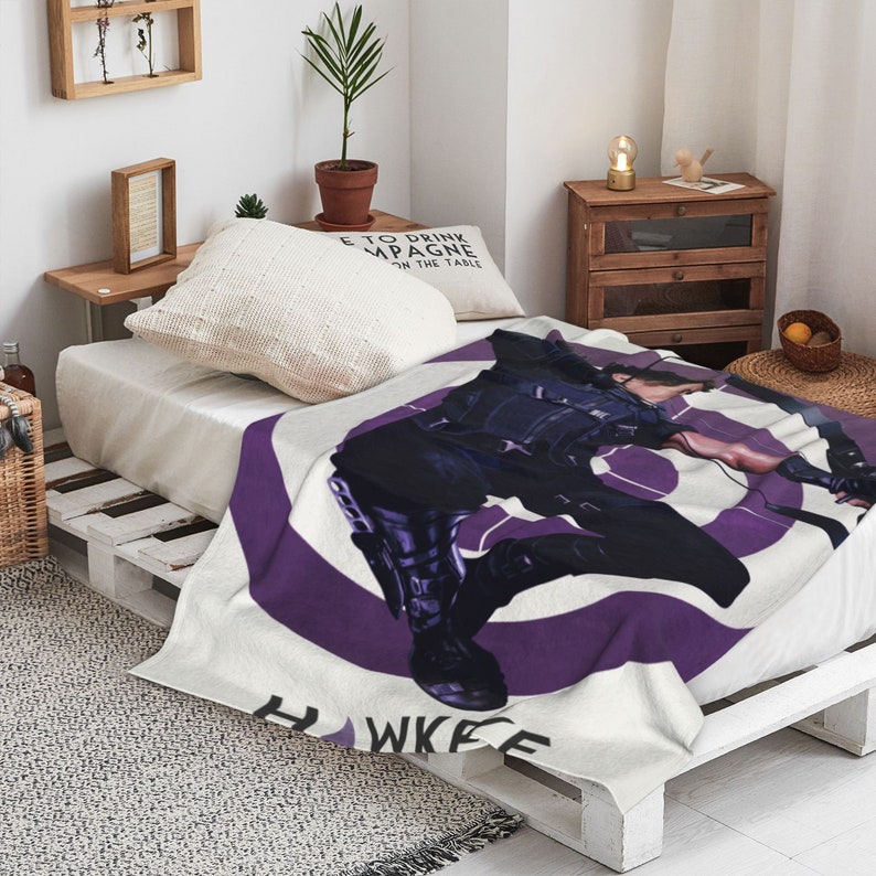 Hawkeye Quilt Blanket Set with Personalized Name - Ideal for Home Decoration & Sofa - Image 3