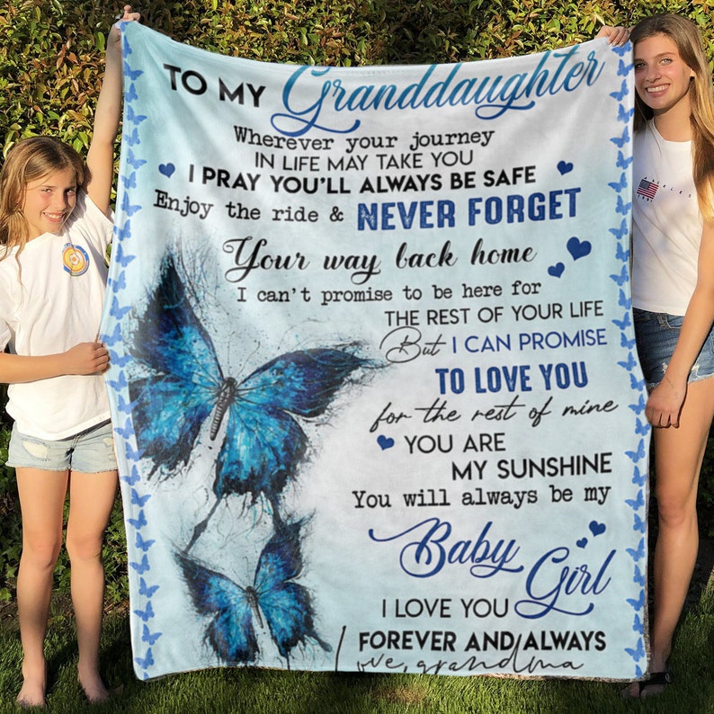 Heartwarming Personalized Grandma Quilt Blanket for Granddaughter - Perfect for Home Decoration - Image 2