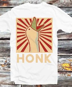 Honk Goose Duck Animal Meme Vintage Style T-Shirt - Fun and Quirky Gift for Anime Lovers and Fans of Memes