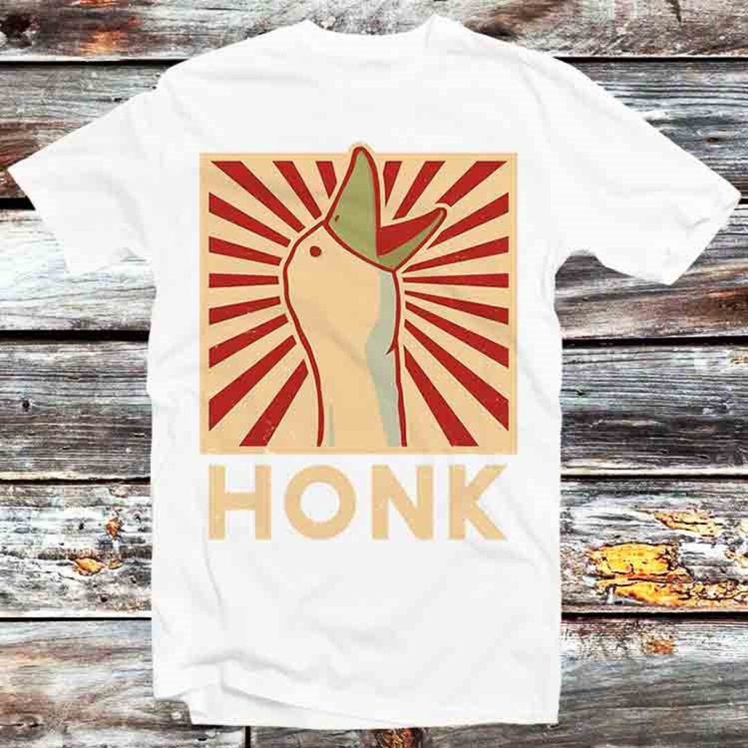 Honk Goose Duck Animal Meme Vintage Style T-Shirt - Fun and Quirky Gift for Anime Lovers and Fans of Memes
