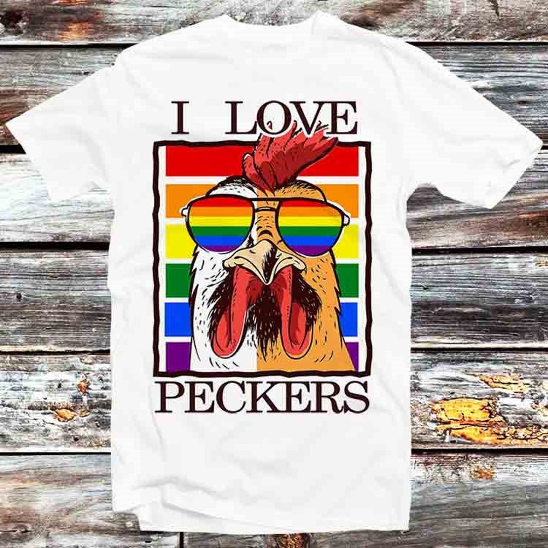 I Love Peckers LGBT Chicken Dad Vintage Retro Cool Gift T-Shirt