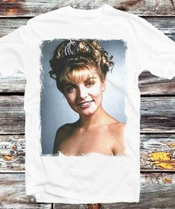 Laura Palmer Fire Walk With Me 80s T-Shirt - Stylish and Vintage Gift for Anime Lovers and Fans of Twin Peaks