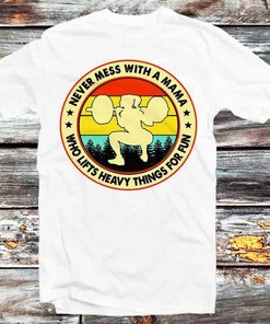 Never Mess With A Mom Who Lifts Heavy Things T-Shirt - Vintage Retro Gift for Moms