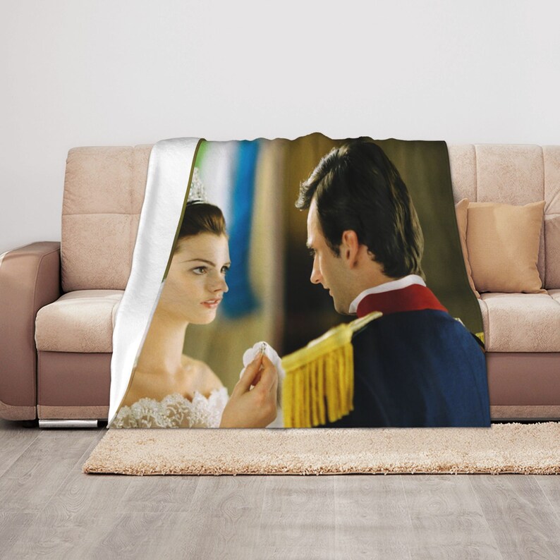 Royal Engagement Quilt Bedding Set with Custom Name - Perfect for Home Decoration & Sofa - Image 3