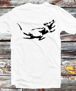 Running Rat Street Art T-Shirt - Retro Style Tee for Fans of Street Art and Anime