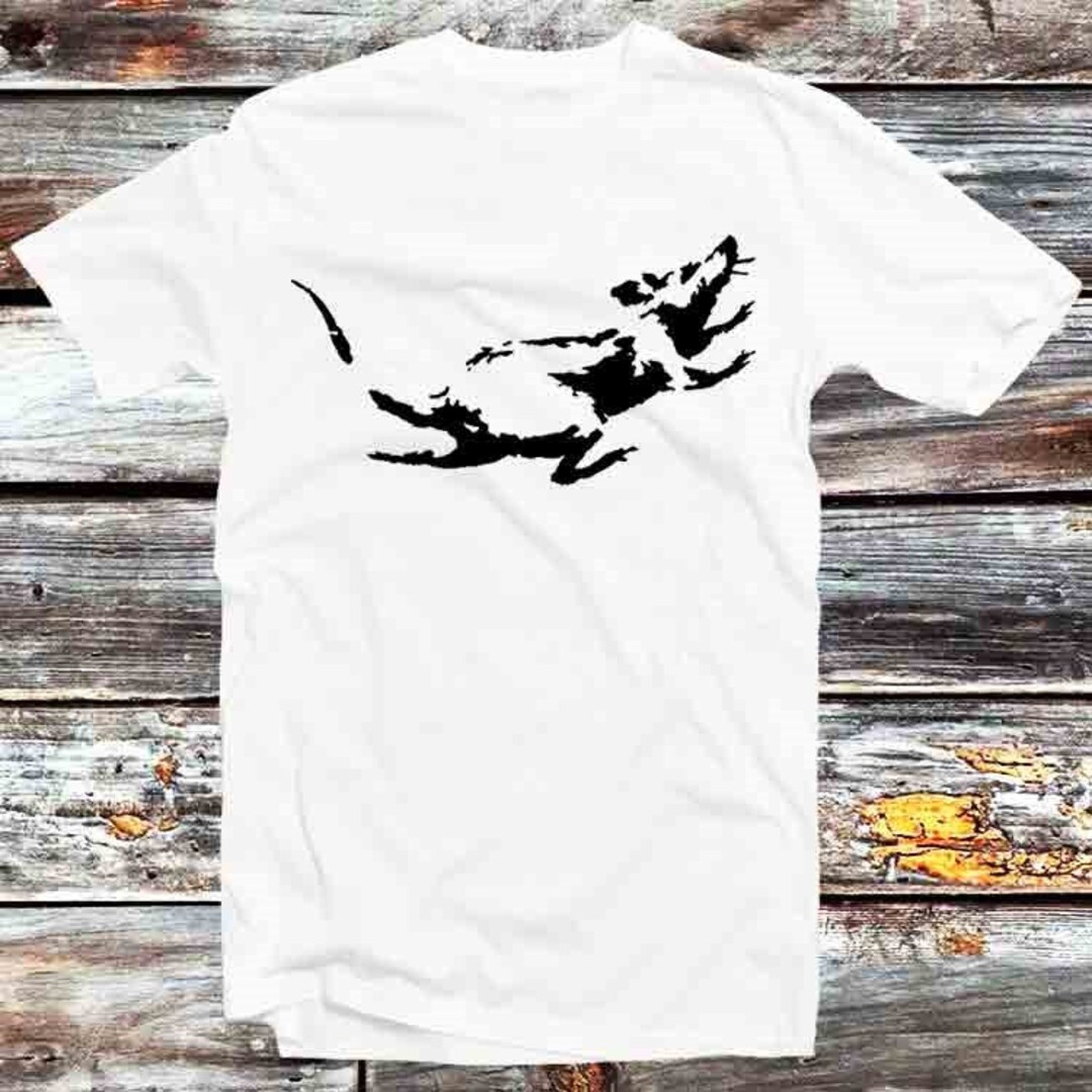Running Rat Street Art T-Shirt - Retro Style Tee for Fans of Street Art and Anime