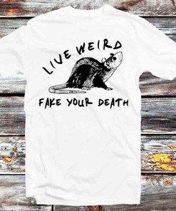 Weird Death Rat Opossum Animal T-Shirt - Quirky Present for Anime Lovers
