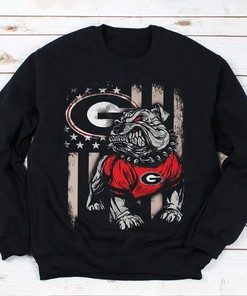 American Flag Vintage Georgia Bulldogs Tee - NCAA Apparel for Fans