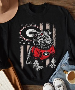 American Flag Vintage Georgia Bulldogs Tee - NCAA Apparel for Fans