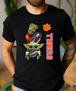 Baby Yoda and Groot Hug Clemson Tigers NCAA T-Shirt Hoodie Sweatshirt Men Women Fan Gift