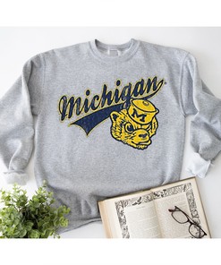 Michigan Wolverines T-Shirt - Perfect for Fans