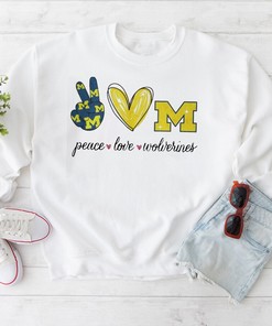 Pretty Peace Love Michigan Wolverines T-Shirt - Perfect for Fans
