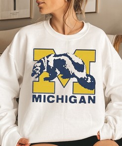 Retro University of Michigan Wolverines T-Shirt - Perfect for Fans