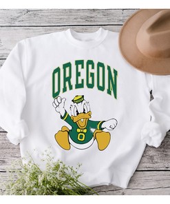 Star Wars Baby Yoda Hug Cup Oregon Ducks T-Shirt - Fan Gift Idea