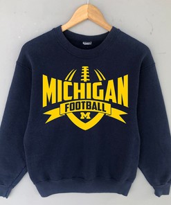 University of Michigan Wolverines Football Rush Basic T-Shirt - Perfect for Fans