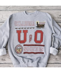 Vintage 90S Oklahoma Sooners T-Shirt - Spell Out Logo Crewneck Tee for Fans