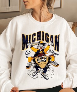 Vintage Michigan Wolverines Looney Tunes T-Shirt Perfect for Fans
