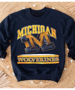 Vintage University of Michigan Clothing T-Shirt - Perfect for Fans