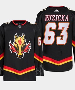 Adam Ruzicka 63 Calgary Flames Black Jersey 2022-23 Blasty Alternate Primegreen