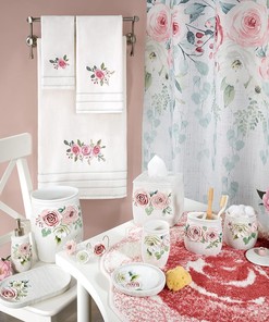 Avanti Farmhouse Shell Fabric Shower Curtain for a Beach-Themed Bathroom